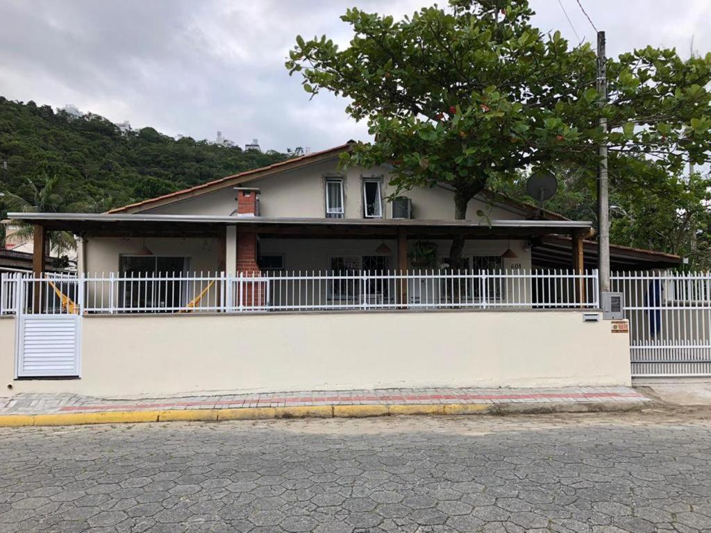Casa Da Arvore Rua Pescada Amarela Bombinhas Zewnętrze zdjęcie